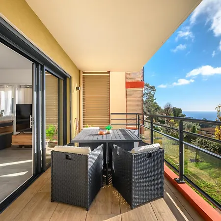 Modern Luxury - Sea View Over Village Apartment