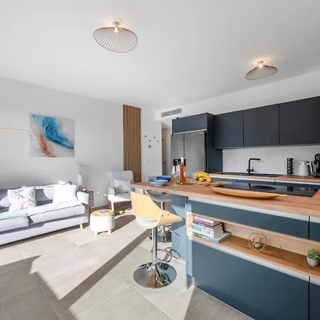 Modern Luxury - Sea View Over Village Apartment