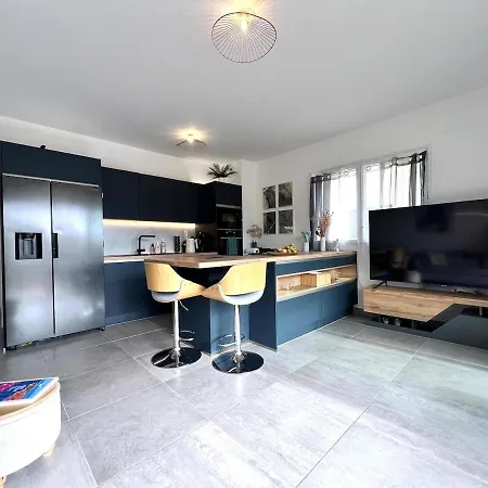 Modern Luxury - Sea View Over Village Èze