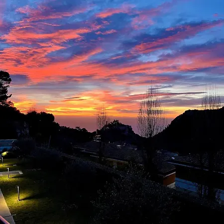 Modern Luxury - Sea View Over Village Apartmán