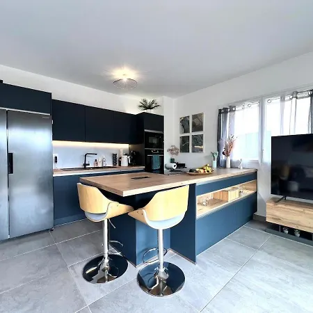 Modern Luxury - Sea View Over Village Apartmán